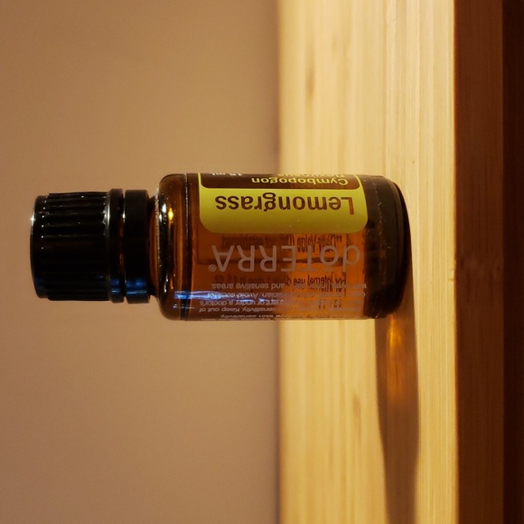 LemonGrass Essential Oil by Do TERRA - Full 15mL Bottle - Picture 2 of 5